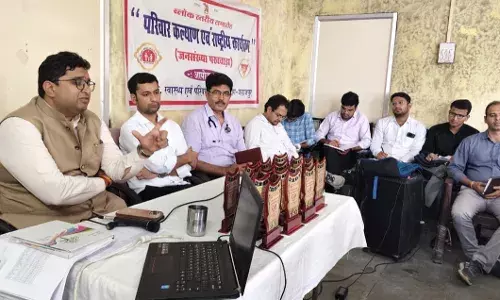 जहाजपुर ब्लॉक में जनसंख्या स्थिरता व स्वास्थ्य कार्यक्रमों की मासिक समीक्षा बैठक आयोजित