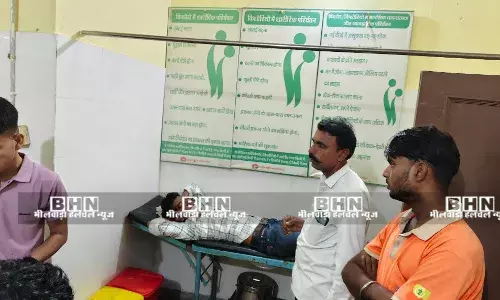 बाइक व गौवंश में टक्कर, दो घायल