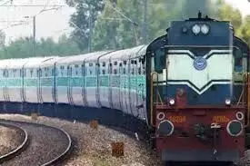 दिल्ली से राजस्थान-मुंबई और गुजरात जाने वाली कई ट्रेनें रद, MP के रूट पर भी असर