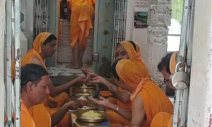 चंवलेश्वर पार्श्वनाथ देशनोदय अतिशय तीर्थ क्षेत्र पर अभिषेक व शांतिधारा की ,मंडल विधान हुआ