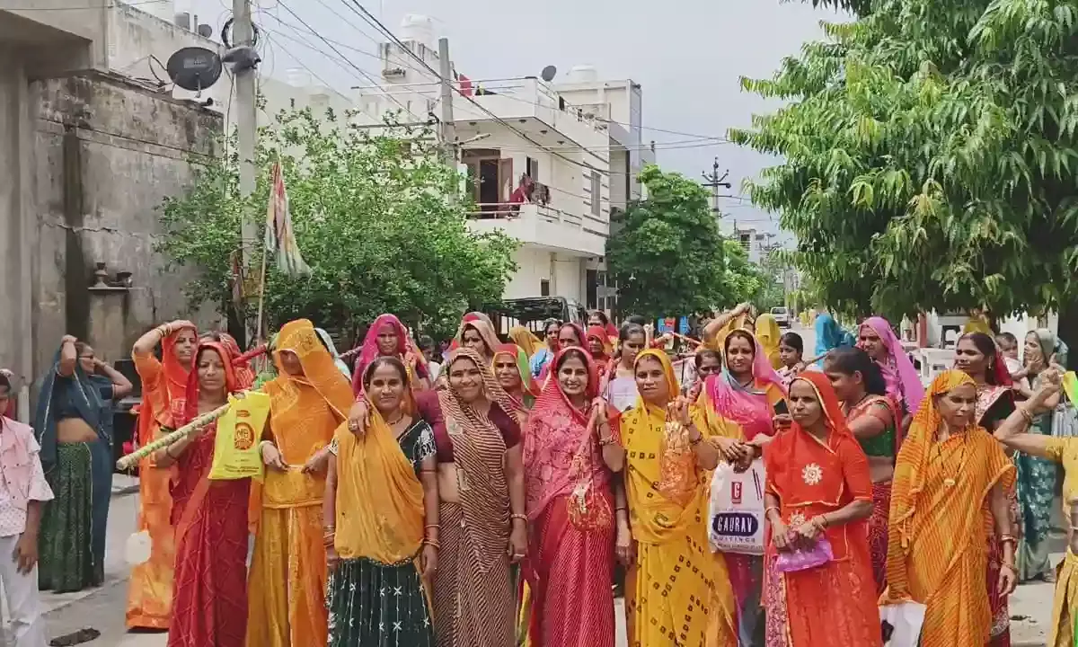 वार्ड नंबर 4 में निकाली कावड़ यात्रा कावड़िये पहुचे हाथीभाटा शिव मंदिर