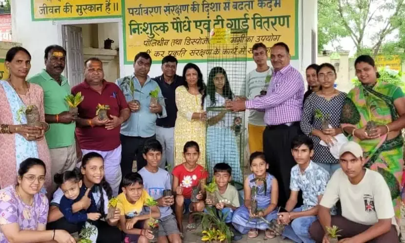 संगम समूह द्वारा पांचवे दिन 9800 पौधों एवं 560 ट्री गार्ड का किया वितरण