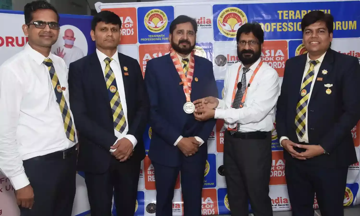 एक दिन में एक लाख से भी अधिक बच्चों के आंखों की जांच कर बनाया नया विश्व कीर्तिमान