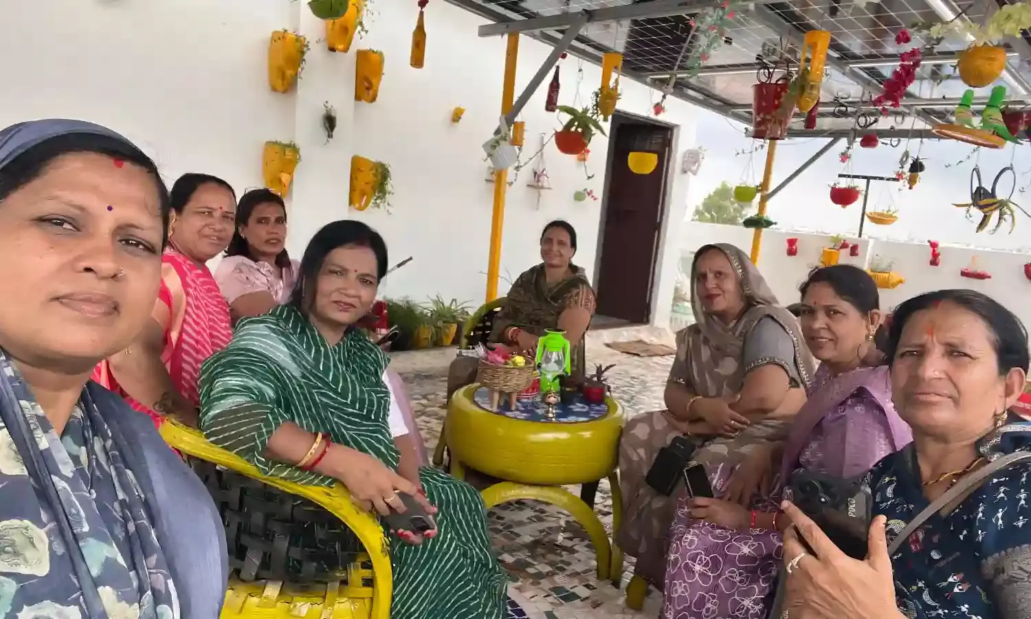 भीमा बाई नारी शक्ति संगठन ने बताया बेकार पड़ी चीजो को सही तरह से काम मे लेना