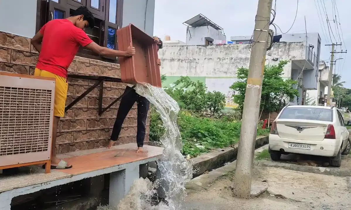 बारिश के बाद मौसमी बीमारियों के बढ़ते खतरे की संभावना पर स्वास्थ्य विभाग सतर्क बारिश के बाद मौसमी बीमारियों के बढ़ते खतरे की संभावना पर स्वास्थ्य विभाग सतर्क