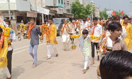भोले के भक्तों ने निकाली कावड़ यात्रा भोले के भक्तों ने निकाली कावड़ यात्रा