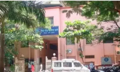 मुंबई में एयर होस्टेस के साथ दुष्कर्म, फरार पायलट के खिलाफ मामला दर्ज