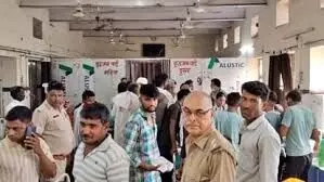 ट्रैक्टर-ट्रॉली पलटने से महिला की मौत, 13 लोग घायल