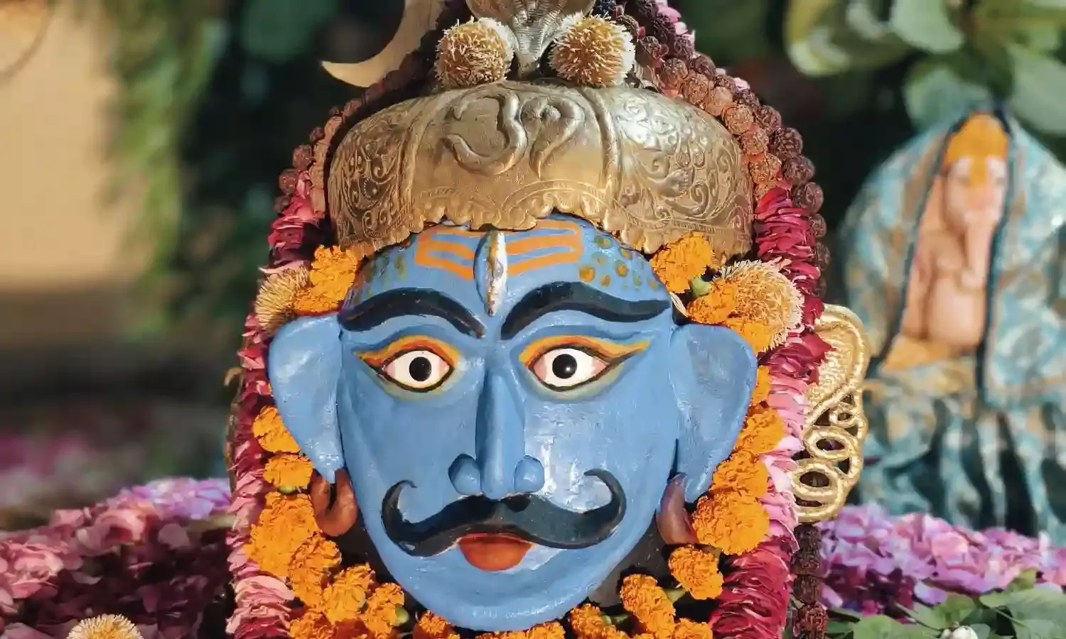 ओंकारेश्वर महादेव का सावन में राजा स्वरुप में किया श्रृंगार