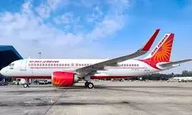 कोलकाता  जाने वाला एअर इंडिया का विमाह  बड़े हादसे का शिकार होने से बाल-बाल बचा , यात्री सुरक्षित