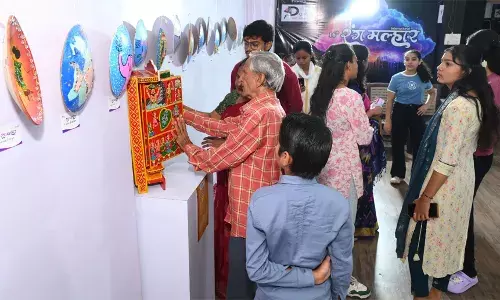 तवे पर बनी कलाकृतियों की प्रदर्शनी का हुआ शुभारम्भ