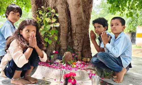 सावन के दूसरे सोमवार को शिवालयों में उमड़ी भीड़, गुंजे बम बम के जयकारे