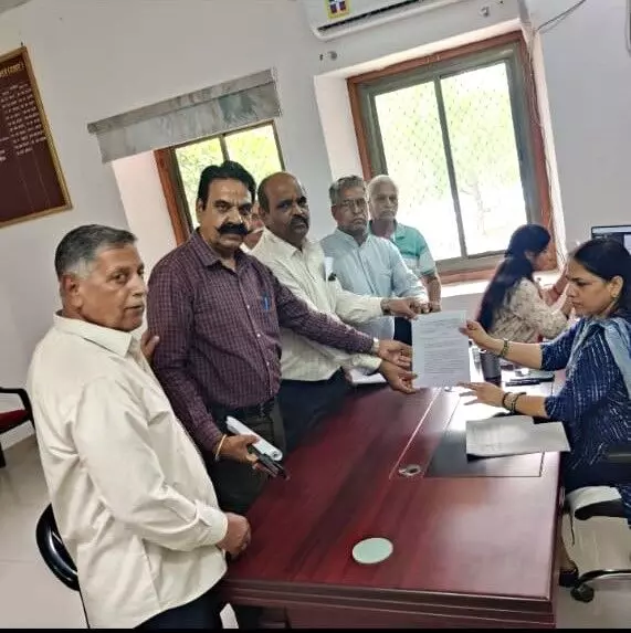 भीलवाड़ा में पेंशनर्स एसोसिएशन का प्रदर्शन, नियमित पेंशन की मांग भीलवाड़ा में पेंशनर्स एसोसिएशन का प्रदर्शन, नियमित पेंशन की मांग