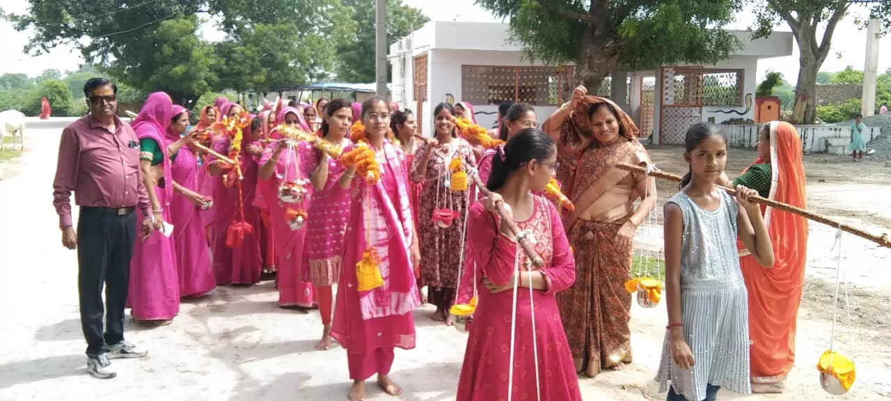 हमीरगढ़ में महिलाओं ने निकाली कावड़ यात्रा
