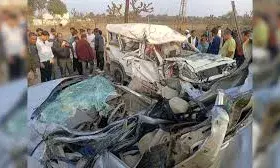 कारों की टक्कर में 5 लोगों की मौत, 4   गंभीर घायल,खाटूश्याम से दर्शन कर लौटते समय हुआ हादसा