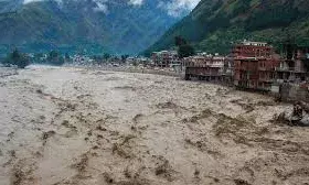जम्मू-कश्मीर, हिमाचल और उत्तराखंड में 400 से अधिक सड़कें बंद; नदियां उफान पर, 4 लोगों की मौत