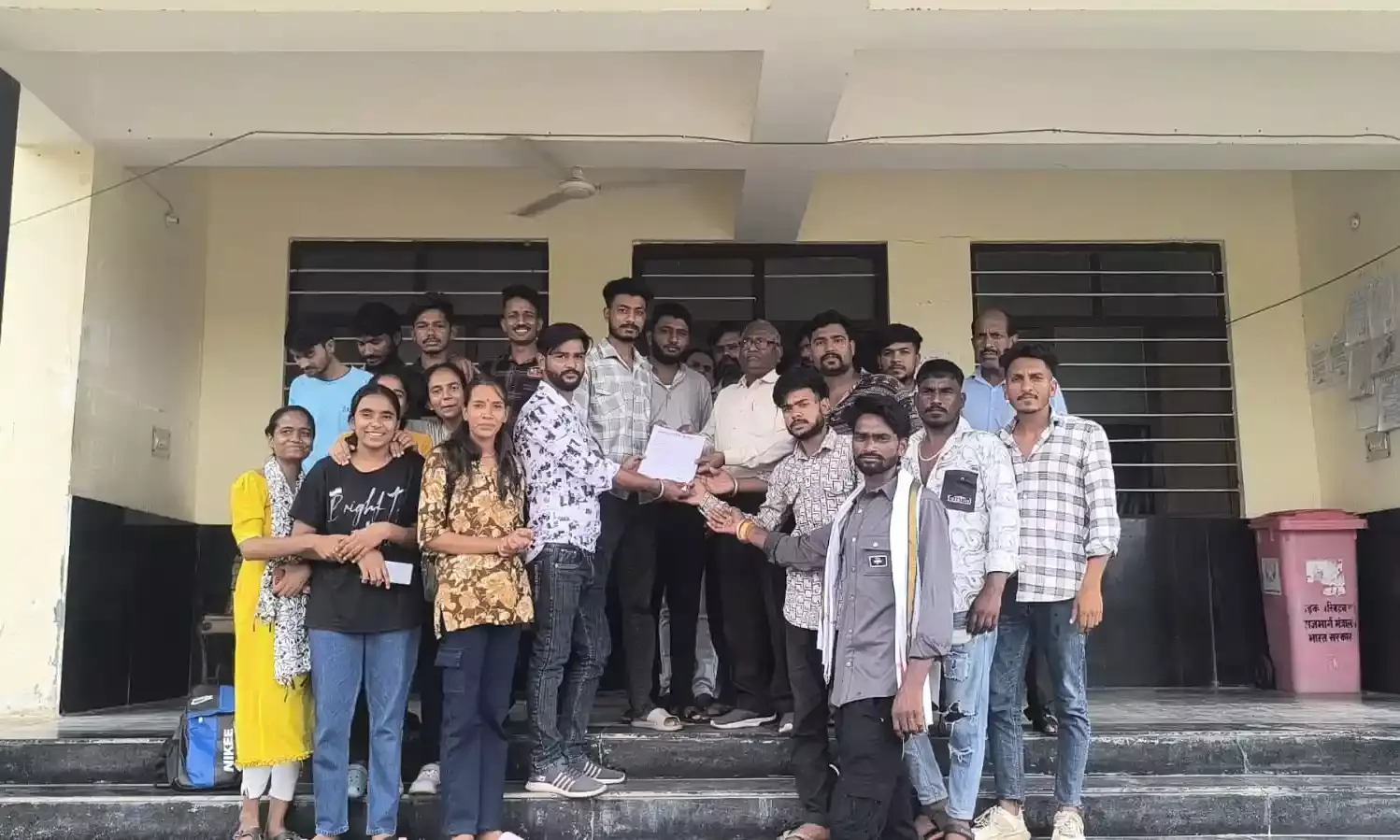 छात्रसंघ चुनाव की मांग को लेकर सीएम के नाम सोपा ज्ञापन