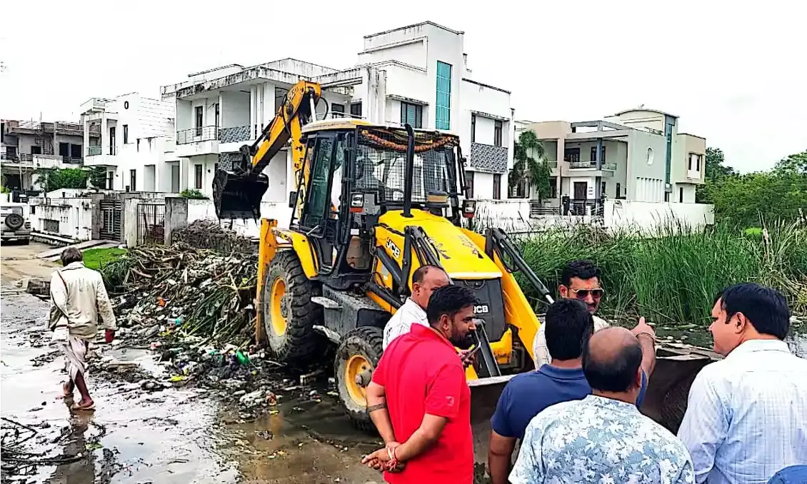 नगर परिषद द्वारा तालेड़ी नदी की सफाई का कार्य प्रारंभ नगर परिषद द्वारा तालेड़ी नदी की सफाई का कार्य प्रारंभ
