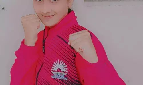 देविका श्रोत्रिय राष्ट्रीय बॉक्सिंग प्रतियोगिता के लिए रवाना