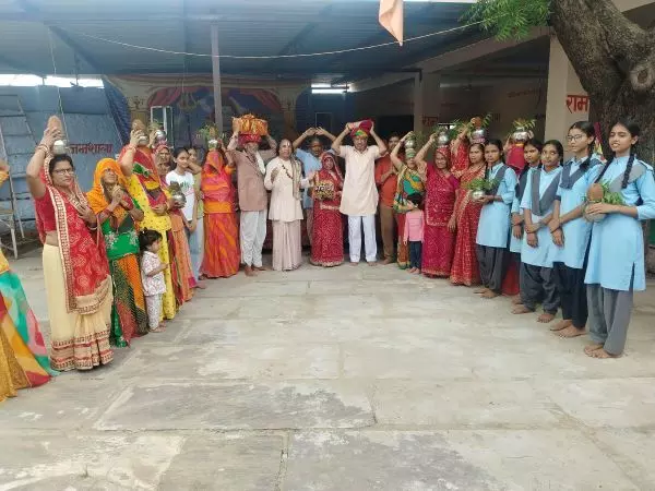 शिवमहापुराण के साथ निकाली कलश यात्रा