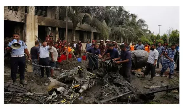 विमान दुर्घटना में घायलों की मदद के लिए भारत ने बढ़ाया हाथ, बांग्लादेश भेजी जा रही चिकित्सकों की टीम विमान दुर्घटना में घायलों की मदद के लिए भारत ने बढ़ाया हाथ, बांग्लादेश भेजी जा रही चिकित्सकों की टीम