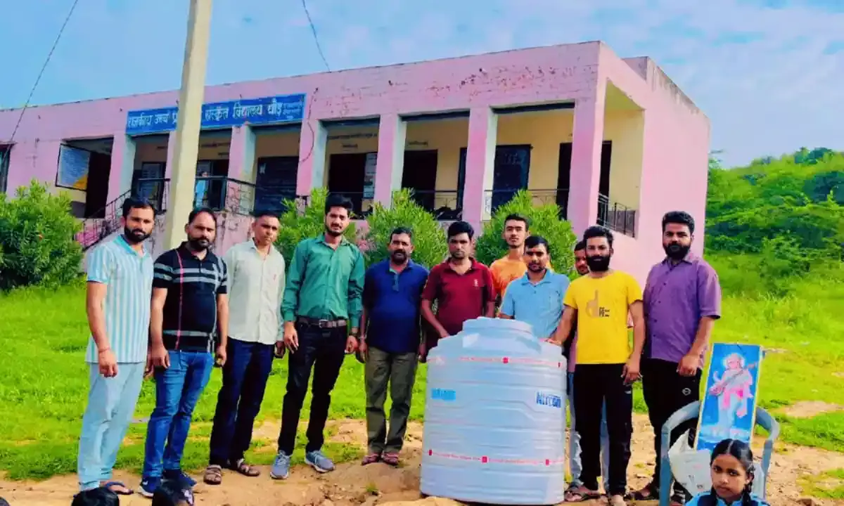 जय भोले ग्रुप ने विधालय में 500 लीटर पानी की टंकी भेंट की