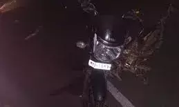 कॉजवे पुलिया पर बाइक सहित बह गए दो युवक, देर शाम तक नहीं मिला सुराग