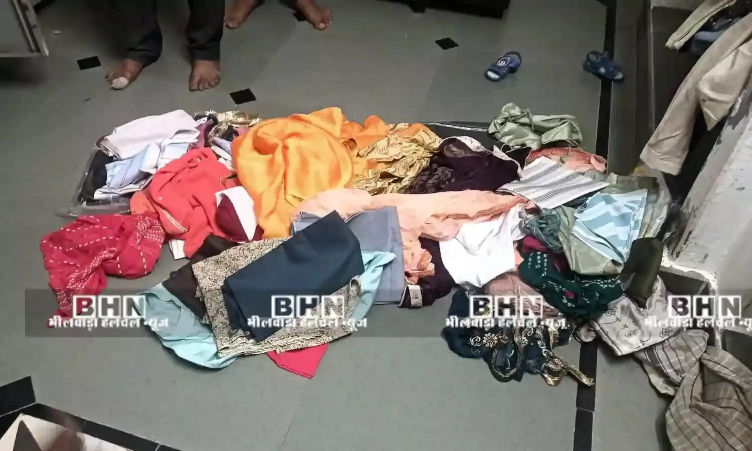 बनेड़ा में दिनदहाड़े सूने मकान के टूटे ताले, नगदी और जेवरात ले उड़े अज्ञात चोर बनेड़ा में दिनदहाड़े सूने मकान के टूटे ताले, नगदी और जेवरात ले उड़े अज्ञात चोर