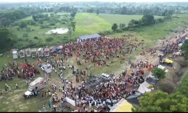 शिक्षा के लिए सैकड़ों लोग पहुंचे श्याम की शरण में