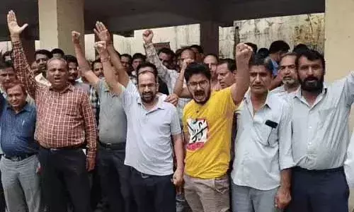 न्यायिक कर्मचारियों की अनिश्चितकालीन हड़ताल छठे दिन भी जारी, न्यायिक कार्य प्रभावित न्यायिक कर्मचारियों की अनिश्चितकालीन हड़ताल छठे दिन भी जारी, न्यायिक कार्य प्रभावित