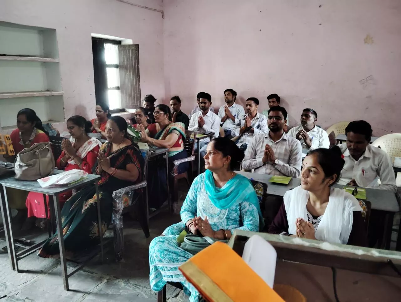 आलमास में कलस्टर कार्यशाला संपन्न आलमास में कलस्टर कार्यशाला संपन्न