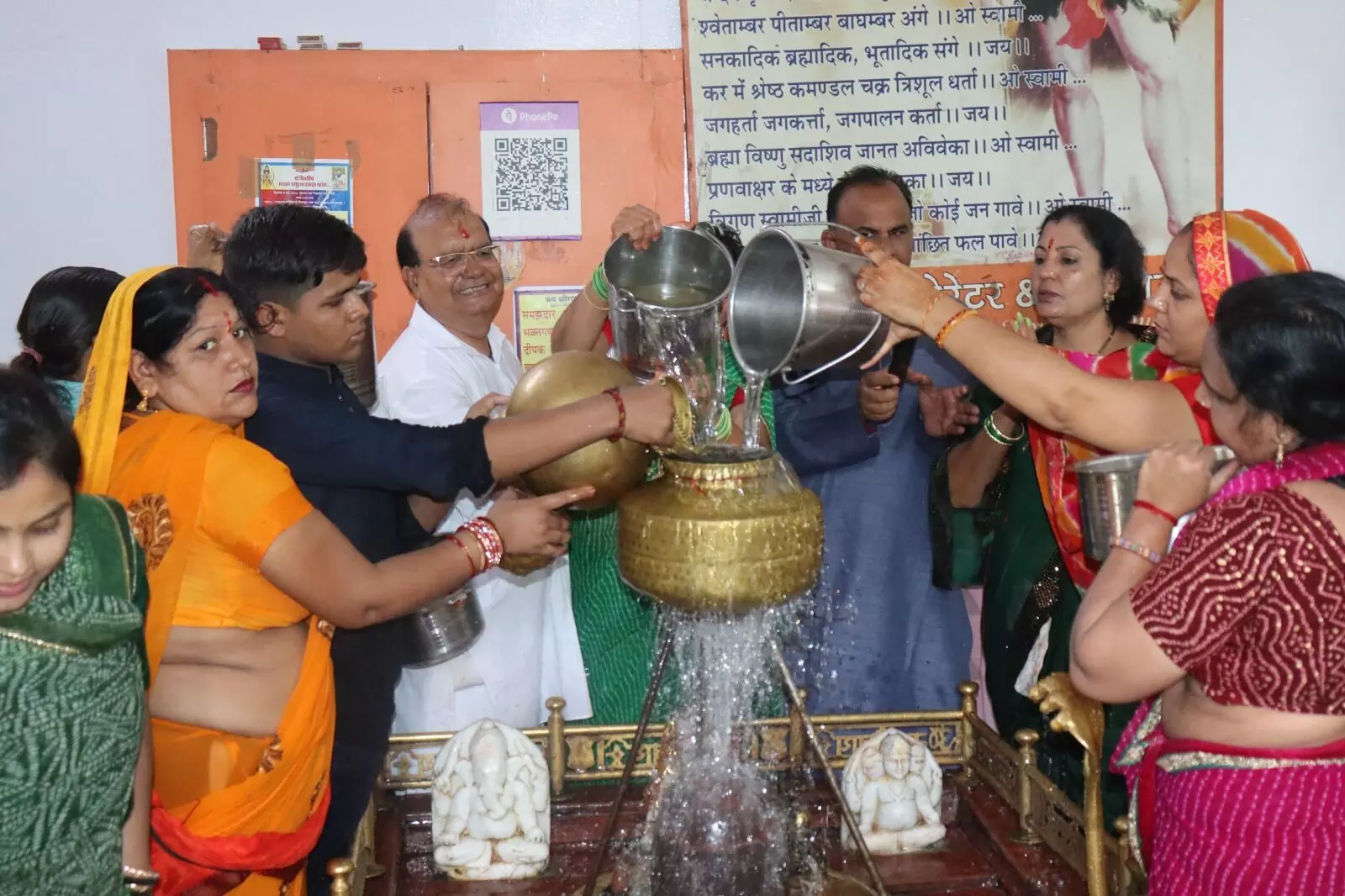 निंबार्क आश्रम में आस्था का सैलाब: हरिद्वार के पावन गंगाजल से हुआ नर्वदेश्वर महादेव का भव्य सहस्त्राभिषेक निंबार्क आश्रम में आस्था का सैलाब: हरिद्वार के पावन गंगाजल से हुआ नर्वदेश्वर महादेव का भव्य सहस्त्राभिषेक