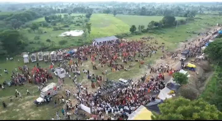 शिक्षा के लिए सैकड़ों लोग पहुंचे श्याम की शरण में