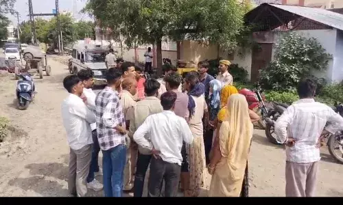 सिलाई सीखने गई लापता युवती की 6 दिन बाद मिली लाश, भाई ने अंशुल पर लगाया रेप और हत्या का आरोप मोर्चरी पर प्रदर्शन