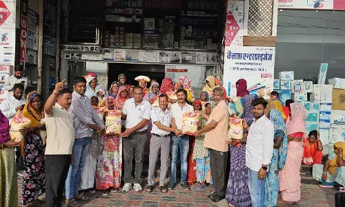 राजस्थान जन मंच ने झुग्गी झोपड़ी में रहने वाले 90 परिवारों को 450 किलो आटे के कट्टे वितरित किए