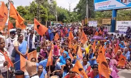 भारतीय मजदूर संघ ने रैली कर सौंपा ज्ञापन