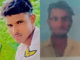 कल्पवृक्ष मेले से लौट रहे तीन दोस्तों को ट्रेलर ने कुचला, दो की मौके पर मौत, एक घायल