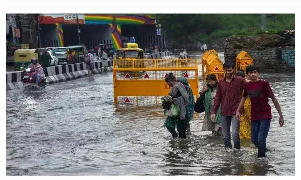 उत्तर प्रदेश में रात से लगातार हो रही हे बारिश, दिल्ली  बेहाल; मुंबई में भारी बारिश की चेतावनी भीलवाड़ा में छाए बादल