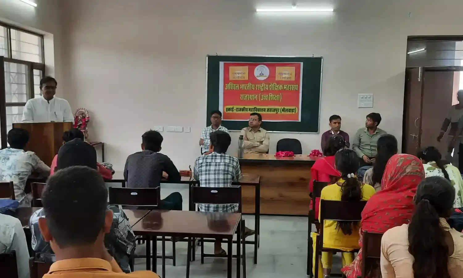 जहाजपुर में मनाया गया गुरु वंदन कार्यक्रम, छात्राओं ने किया गुरुओं का तिलक वंदन, NSS इकाई ने किया आयोजन