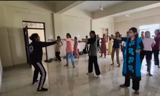 आत्मरक्षा प्रशिक्षण कार्यक्रम में छात्राओं ने समझा आत्मविश्वास और सुरक्षा को आत्मरक्षा प्रशिक्षण कार्यक्रम में छात्राओं ने समझा आत्मविश्वास और सुरक्षा को