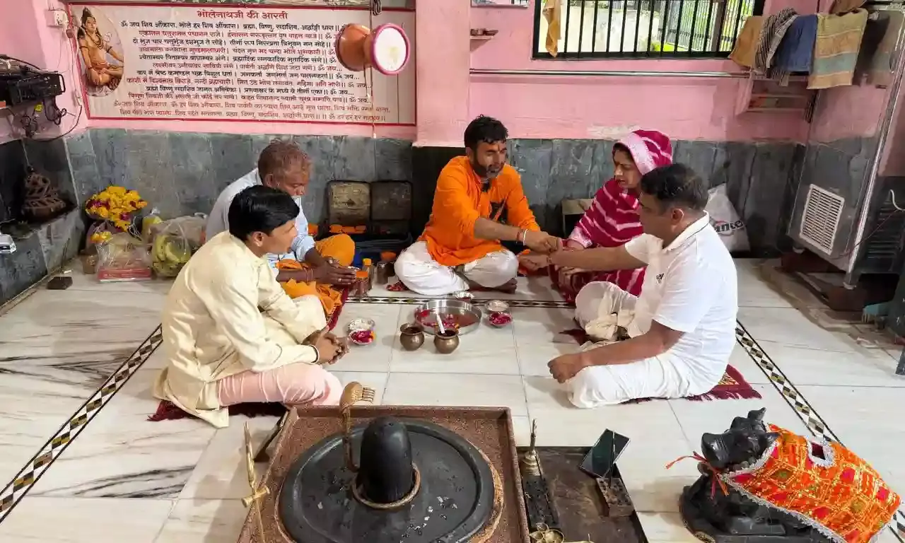 क्षेत्र में सुख शांति को लेकर भगवान की आराधना