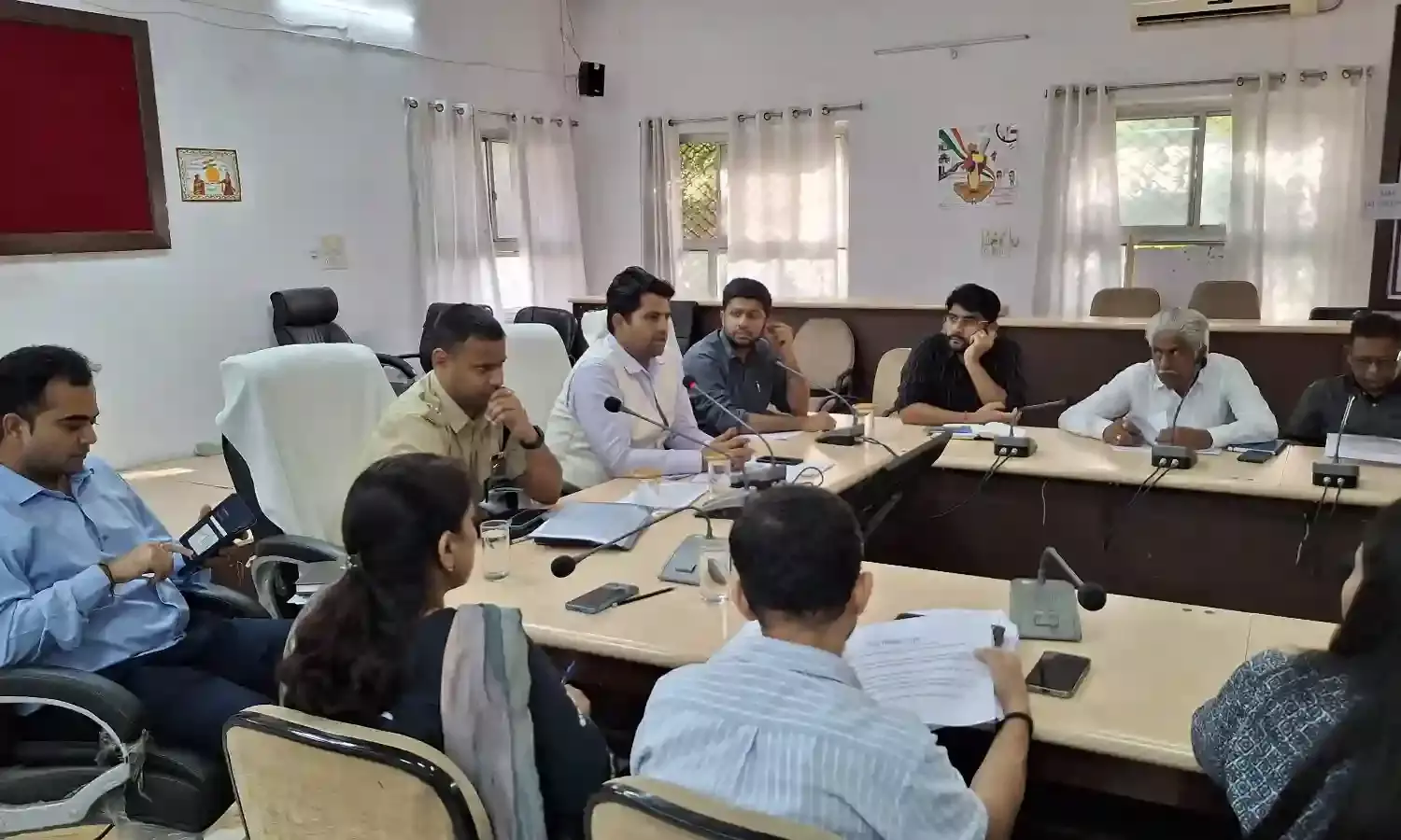 जिला प्रभारी सचिव ने फ्लेगशिप योजनाओं के क्रियान्वयन की समीक्षा की