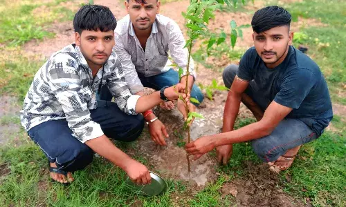 एक पेड़ देवनारायण के नाम पर छात्रों ने लगाये 120 पौधे