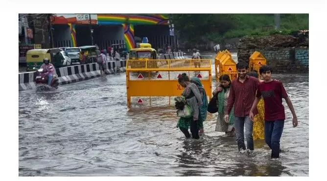उत्तर प्रदेश में रात से लगातार हो रही हे बारिश, दिल्ली  बेहाल; मुंबई में भारी बारिश की चेतावनी भीलवाड़ा में छाए बादल