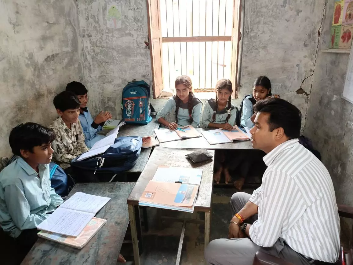 जिला कलक्टर ने किया कई विद्यालयों का औचक निरीक्षण, जर्जर भवनों को लेकर दिए सख्त निर्देश