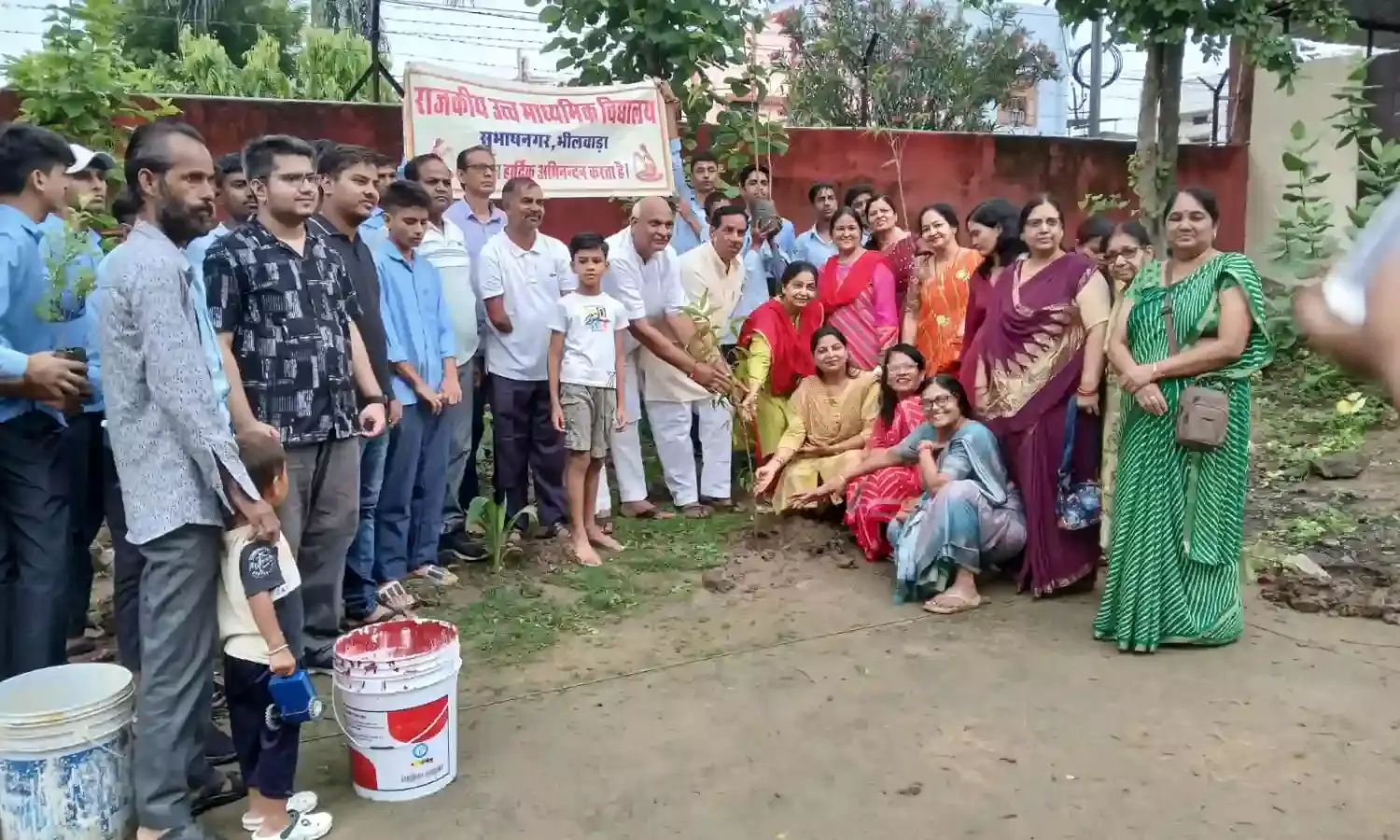 हरियाली तीज पर अभियान चला कर लगाए 5000 पौधे