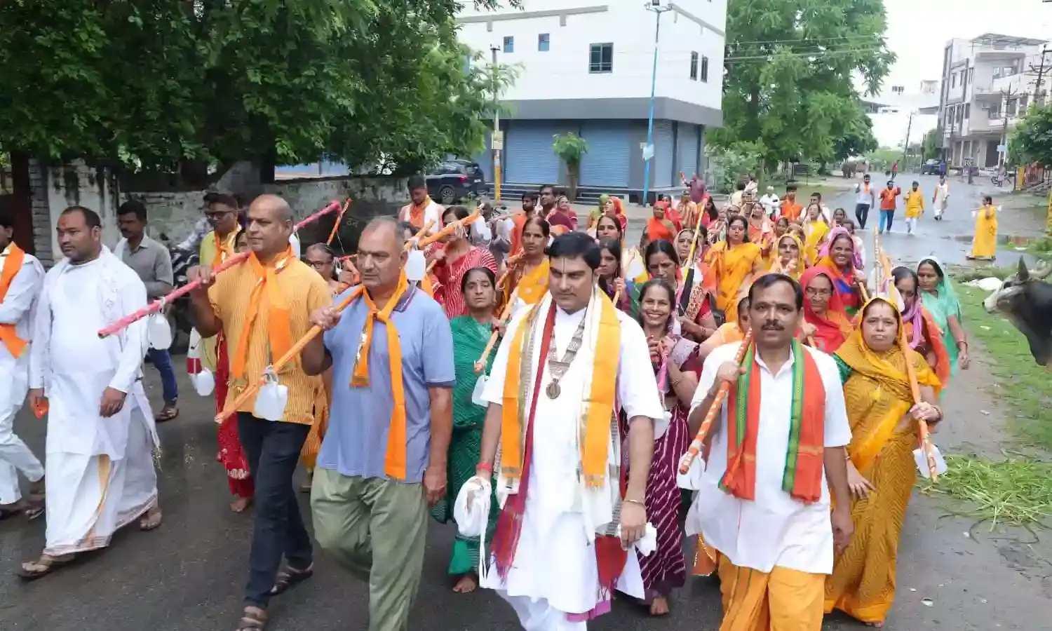 जोश, उमंग और आस्था के साथ निकली कामधेनु बालाजी कावड़ यात्रा