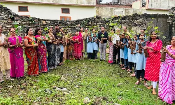 पर्यावरण संरक्षण की दिशा में विद्यालय परिवार ने बढ़ाया सकारात्मक कदम