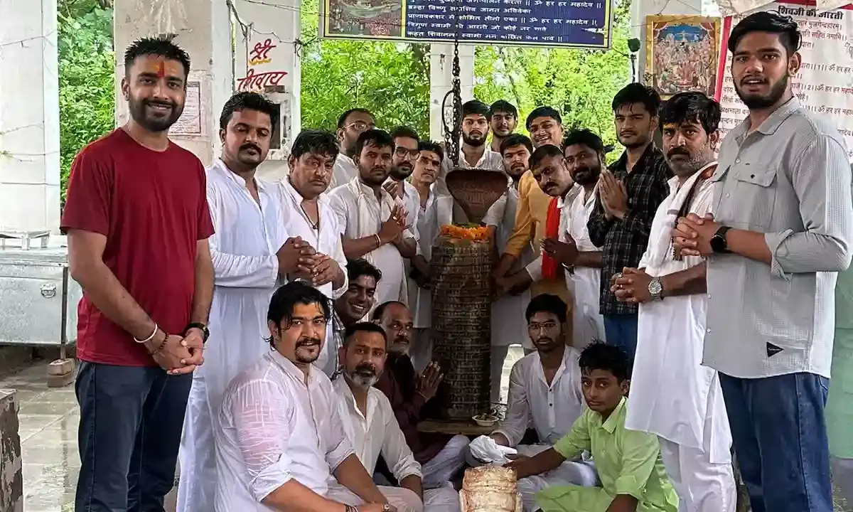 सावन तीज पर भोले का किया सहस्र धारा अभिषेक