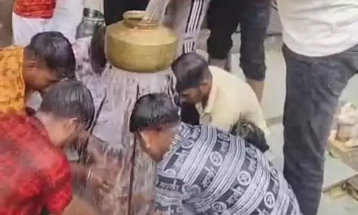 भगवान सिद्धेश्वर महादेव का सहस्त्रधारा अभिषेक जल और दूध से किया भगवान सिद्धेश्वर महादेव का सहस्त्रधारा अभिषेक जल और दूध से किया